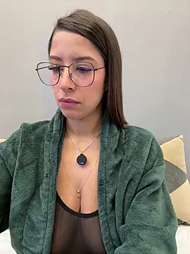 Snapshot of luvely chatting on 04/18/26, 08:20 luvely online show from 04/18/26, 08:20