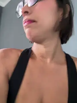 Snapshot of luvely chatting on 07/29/26, 02:04 luvely online show from 07/29/26, 02:04