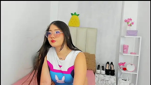 ImSofia222  online show from 11/13/25, 05:28