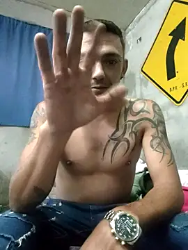 Snapshot of Santulucarola chatting on 10/07/25, 03:04 Santulucarola online show from 10/07/25, 03:04