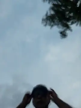 Snapshot of anggllaaa chatting on 10/11/25, 09:35 anggllaaa online show from 10/11/25, 09:35