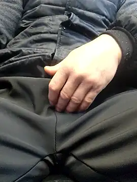 Snapshot of anggllaaa chatting on 12/15/25, 02:27 anggllaaa online show from 12/15/25, 02:27