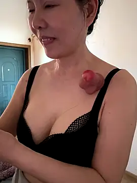 xiiuuff18 online show from 10/11/25, 12:32