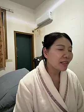 xiiuuff18 online show from 11/30/25, 12:42