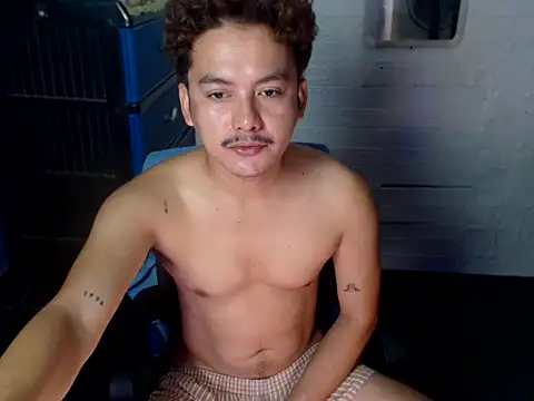 Snapshot of Tempting_jon chatting on 04/13/26, 11:43 Tempting jon online show from 04/13/26, 11:43
