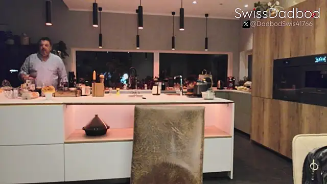 Snapshot of SwissDadbod chatting on 09/16/25, 09:16 SwissDadbod online show from 09/16/25, 09:16