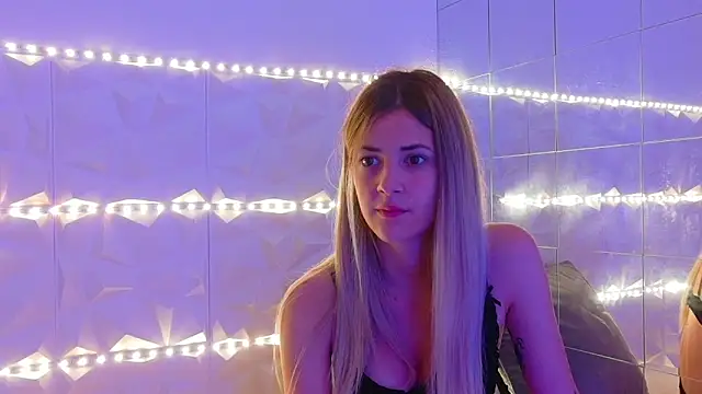 Aishha  online show from 09/12/25, 05:18