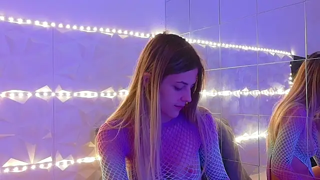 Aishha  online show from 10/06/25, 05:16