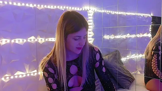 Aishha  online show from 11/06/25, 06:03