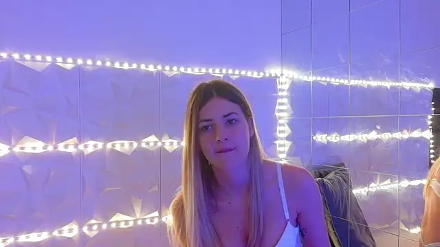 Aishha  online show from 11/17/25, 06:08