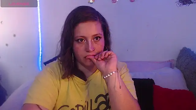 Snapshot of nahomy_jonhs chatting on 10/21/25, 09:15 nahomy jonhs online show from 10/21/25, 09:15