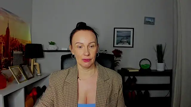 Velvet Jasmine online show from 10/23/25, 05:29