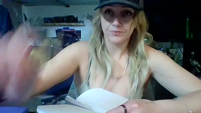 cutiekayls online show from 06/30/26, 10:33