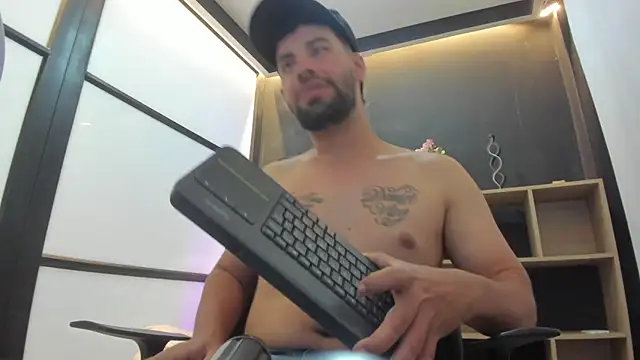 JhoanMontes online show from 10/16/25, 07:37