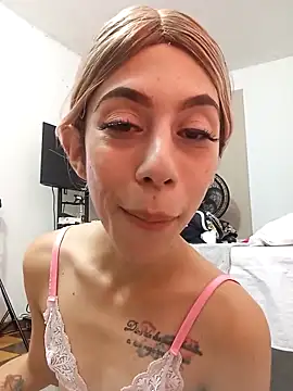 Snapshot of Darlyn_tenderhot__ chatting on 03/08/26, 04:38 Darlyn tenderhot online show from 03/08/26, 04:38