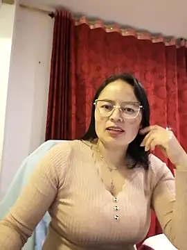 Snapshot of Daliz_Leon chatting on 10/13/25, 02:00 Daliz Leon online show from 10/13/25, 02:00