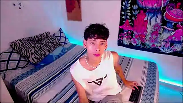 Snapshot of Thedoll_ethan7 chatting on 05/29/26, 08:51 Thedoll ethan7 online show from 05/29/26, 08:51