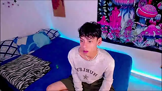 Snapshot of Thedoll_ethan7 chatting on 06/03/26, 08:47 Thedoll ethan7 online show from 06/03/26, 08:47