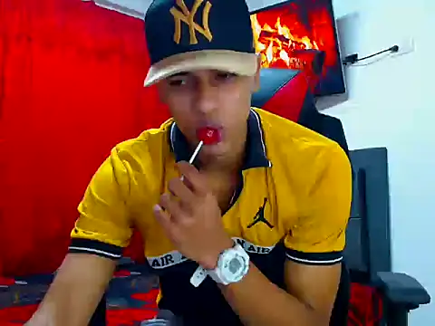 Snapshot of cristian_tayron1 chatting on 06/21/26, 05:59 cristian tayron1 online show from 06/21/26, 05:59