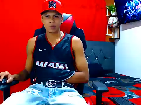 Snapshot of cristian_tayron1 chatting on 07/06/26, 06:21 cristian tayron1 online show from 07/06/26, 06:21