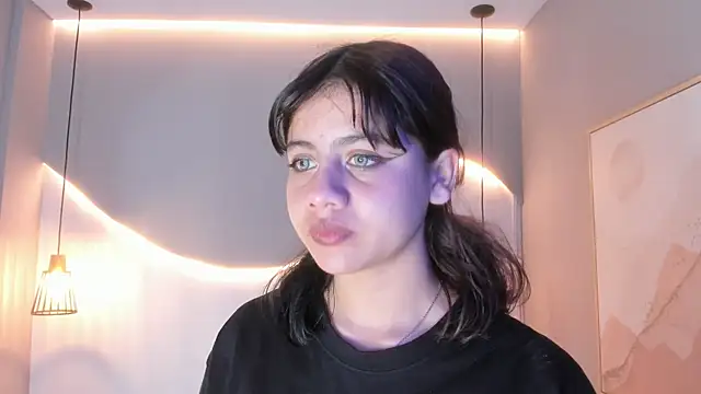 Julieth brown  online show from 10/15/25, 07:47