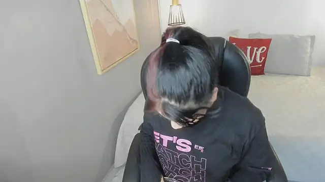 Julieth brown  online show from 11/19/25, 07:47