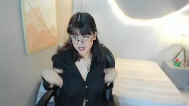 Julieth brown  online show from 12/18/25, 07:53