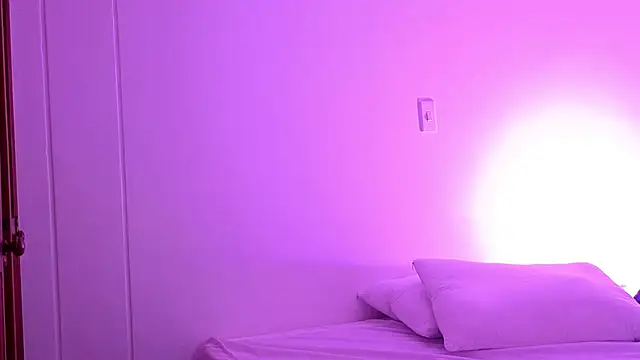 Snapshot of MoraInFire chatting on 10/31/25, 12:55 MoraInFire online show from 10/31/25, 12:55