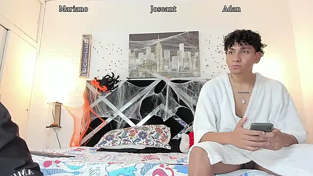 Snapshot of Adan_Oriol chatting on 10/31/25, 03:51 Adan Oriol online show from 10/31/25, 03:51