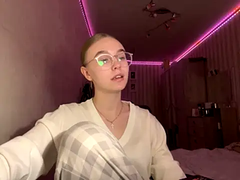 bellameow88 online show from 11/12/25, 11:10