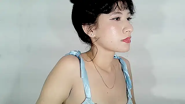 kitten punches001 online show from 09/13/25, 02:33