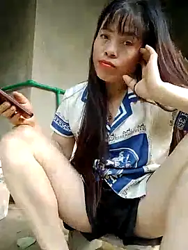 Snapshot of Maymay0033 chatting on 04/04/26, 01:04 Maymay0033 online show from 04/04/26, 01:04