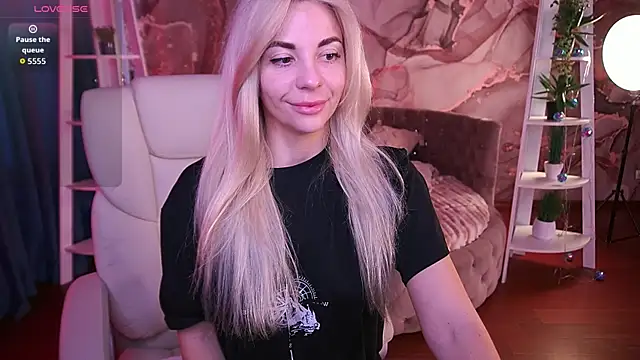 Snapshot of BellaRayyy chatting on 03/16/26, 05:44 BellaRayyy online show from 03/16/26, 05:44