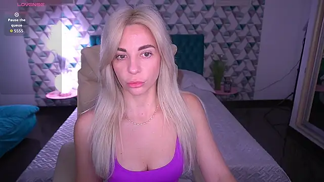 Snapshot of BellaRayyy chatting on 04/01/26, 12:50 BellaRayyy online show from 04/01/26, 12:50