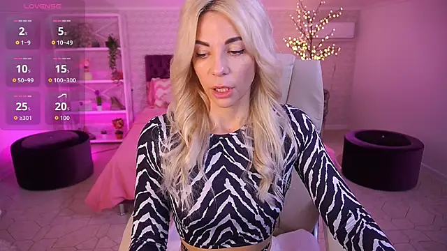 Snapshot of BellaRayyy chatting on 04/14/26, 12:55 BellaRayyy online show from 04/14/26, 12:55