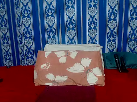 JUICEYLIPS333 online show from 11/12/25, 06:41