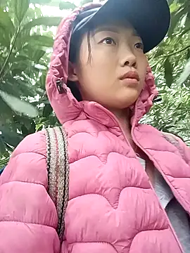 Snapshot of Ananine chatting on 11/14/25, 12:31 Ananine online show from 11/14/25, 12:31