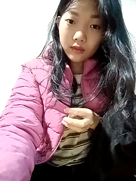 Snapshot of Ananine chatting on 11/21/25, 12:21 Ananine online show from 11/21/25, 12:21