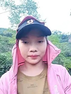 Snapshot of Ananine chatting on 11/24/25, 11:48 Ananine online show from 11/24/25, 11:48