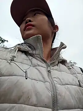 Snapshot of Ananine chatting on 12/04/25, 12:31 Ananine online show from 12/04/25, 12:31