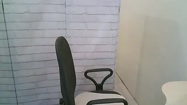 Snapshot of Helen_xi_ chatting on 11/09/25, 01:09 Helen xi online show from 11/09/25, 01:09