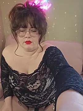 Snapshot of BBWLiLoo chatting on 03/24/26, 12:10 BBWLiLoo online show from 03/24/26, 12:10
