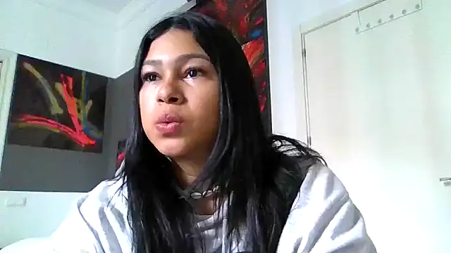 Snapshot of Tigresa23 chatting on 10/21/25, 11:11 Tigresa23 online show from 10/21/25, 11:11