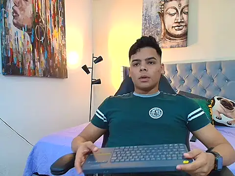 Snapshot of stewart_mateo_ chatting on 09/13/25, 02:55 stewart mateo  online show from 09/13/25, 02:55