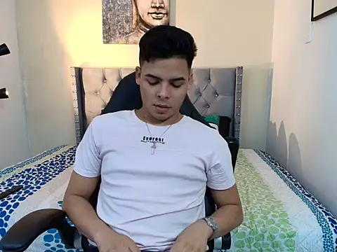 Snapshot of stewart_mateo_ chatting on 10/19/25, 02:12 stewart mateo  online show from 10/19/25, 02:12