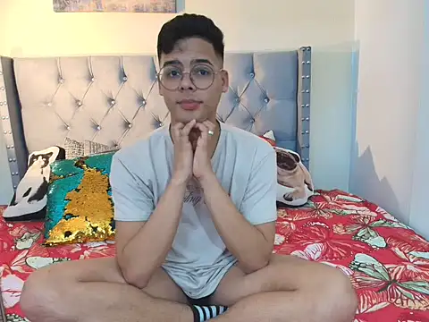 Snapshot of stewart_mateo_ chatting on 11/15/25, 01:58 stewart mateo online show from 11/15/25, 01:58