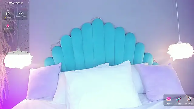 AlassiaHocthner online show from 09/24/25, 11:57