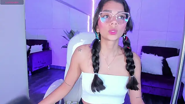 AlassiaHocthner online show from 10/04/25, 12:03