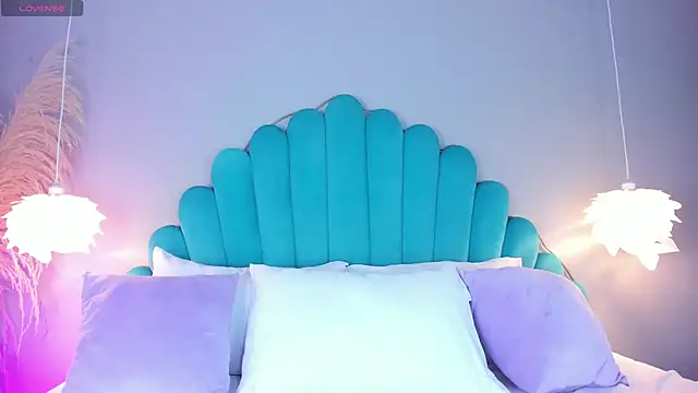 AlassiaHocthner online show from 11/25/25, 11:54