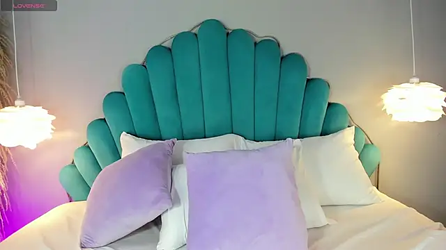 AlassiaHocthner online show from 02/11/26, 11:48